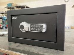  Dáriusz II. bútorszéf elektronikus zárral