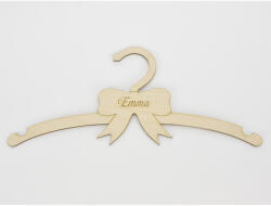  Natúr fa - Gyerek vállfa egyedi név gravírozással 13x30cm - papelito