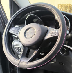  Bőrhatású kormányvédő huzat - 38cm - fekete/pink betétes