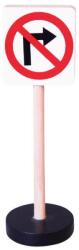  KRESZ-tábla (jobbra kanyarodni tilos)