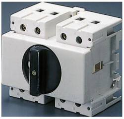 Gewiss kézi kapcsoló 3P 32A 10kW BE/KI, hátsó felfogatású, sínre szerelhető GW70205 (GW70205)