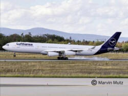 Revell A340-300 Lufthansa New Livery Repülőmodell építőkészlet 1: 144 (03803) (03803)
