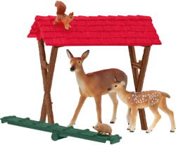 Schleich Farm World Feeding the Forest Animals, toy figure (42658) Figurina