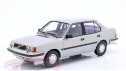  Volvo 360 1987 1: 18 Triple9 modell ezüst