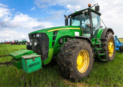 Brandmac Traktor polár takaró 100*140cm BRM007031 (BRM007031)