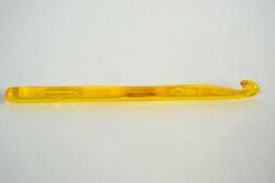  family horgolótű áttetsző ' buborékos' műa. fej. : 8mm h. : 14cm pvc tasakban