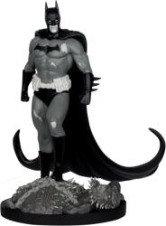 McFarlane Toys Statuetă McFarlane DC Comics: Batman - Batman (Bjorn Barends) (Black White), 18 cm (MCF30226) Figurina
