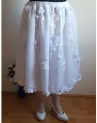 Lovaskate ESKÜVŐ ASZ43 - Fehér színű, hímzett 3D virágos rövid menyasszonyi szoknya