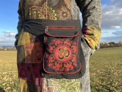  Nepáli övtáska - OM Mantrás, gombás, piros