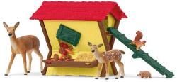 Schleich Hrănirea animalelor din pădure (OLP102642658) Figurina