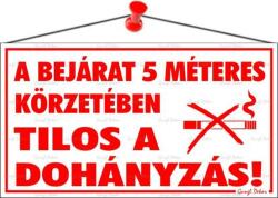  Információs tábla, 22, 5x12, 5 cm, A bejárat 5 méteres körzetében tilos a dohányzás!