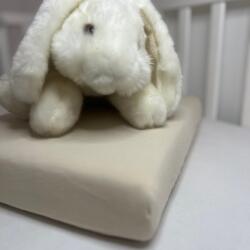  Beebaby gumis pamut lepedő 60×120 cm-140×70 cm-ig - Tejeskávé