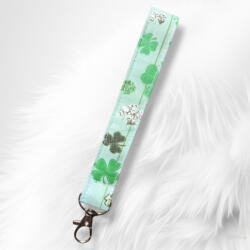 Kulcstartó, táskadísz és csuklópánt lóhere mintával