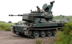 Trumpeter 1/35 JGSDF TYPE 87 SPH légvédelmi tank modell (TRU01599)