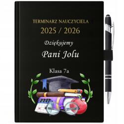 FunnyCase Naptár+Tartó+Toll A5 25/26 Köszönjük *tanárnév* (DZIĘUJEMY *IMIĘ NAUCZYCIELKI*)