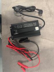 Egyenirányító C1200 Akkumulátortöltő 40A lítium-ion-foszfor LiFePO4