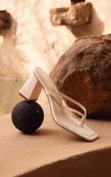  Prettylittlething Krémszínű Flip-flop Papucs (36) (565345)