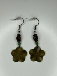  Vintage virág - bronz hatású fülbevaló gyöngy dísszel (JJF56)