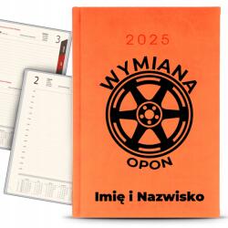  Könyvnaptár A5 2025 Workshop Ajándék Szerelőnek Saját név (Kalendarz 2025 Książkowy Pomarańcz)