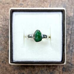  Ezüst gyűrű természetes smaragddal druza, nyers smaragd (Arani)