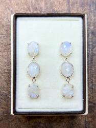  Ezüst fülbevaló holdkővel, hosszú, rozettás