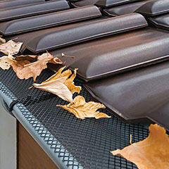 Garden of Eden Ereszcsatorna védőháló, lombfogó háló rögzítő kampókkal (15cm x 6m) fekete (57090)