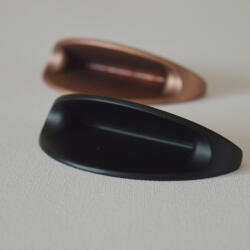 METAKOR EMOJIE Matt fekete, íves bútorfogantyú, 64 mm furattávolsággal (11_4154_12)