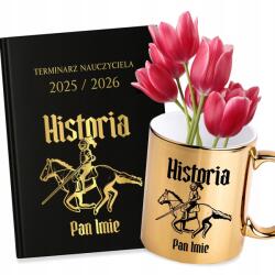 FunnyCase Tanári naptár Gold 2025/2026 Az Úr Története *név* Arany bögre (HISTORIA PANA *IMIĘ*)