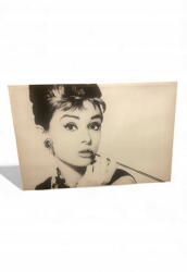  Audrey fekete-fehér portré/ kép pipázó nőről világos háttérrel (Radio Days)