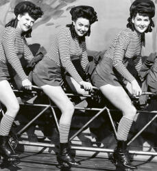 Dimex WOMEN ON BICYCLE fotótapéta, poszter, vlies alapanyag, 225x250 cm (MS-3-0260)