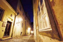 Dimex Vlies Fotótapéta - Empty street in Prague - 375x250 cm (MS-5-0742)