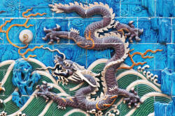 Dimex Vlies Fotótapéta - Dragon wall of Beihai - 375x250 cm (MS-5-1250)