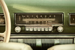 Dimex Vlies Fotótapéta - Radio in Old Car - 375x250 cm (MS-5-2187)
