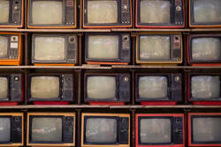 Dimex Vlies Fotótapéta - Wall of Old Televisions - 375x250 cm (MS-5-2161)