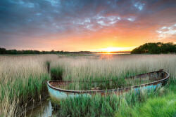 Dimex Vlies Fotótapéta - Old boat at harbour - 375x250 cm (MS-5-3051)