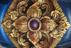 Dimex Vlies Fotótapéta - Low relief golden flower - 375x250 cm (MS-5-0770)