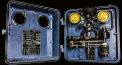 Dimex Vlies Fotótapéta - Open Machine Box - 375x250 cm (MS-5-2120)