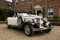 Dimex Vlies Fotótapéta - Vintage wedding car - 375x250 cm (MS-5-2732)