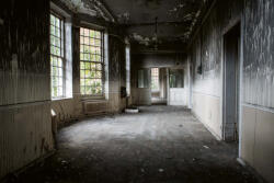 Dimex Vlies Fotótapéta - Deserted down building - 375x250 cm (MS-5-0878)