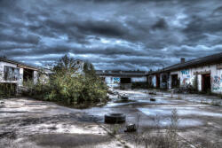 Dimex Vlies Fotótapéta - Old factory yard - 375x250 cm (MS-5-0867)