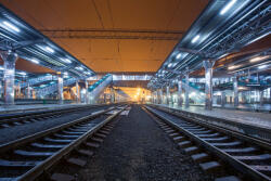 Dimex Vlies Fotótapéta - Railway station at night - 375x250 cm (MS-5-2860)
