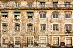 Dimex Vlies Fotótapéta - European house Portugal - 375x250 cm (MS-5-0805)