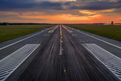 Dimex AIRPORT RUNWAY fotótapéta, poszter, vlies alapanyag, 375x250 cm (MS-5-2865)