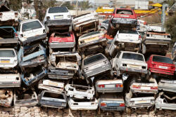 Dimex Vlies Fotótapéta - Dump cars wall - 375x250 cm (MS-5-2712)