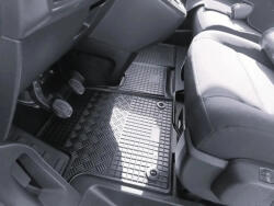 RIGUM méretpontos gumiszőnyeg C. Jumpy III. 2016- Csak az első ülésekhez, 1+2 üléseshez megfelelő, P. Expert III. 2016-, T. ProAce 2016-, O. Vivaro 2019-2 vagy 3 üléses, csak az első ülésekhez (906561)