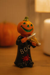 QX-IMP Halloween-i dekorációs figura - tökfej hegedűvel, 10 cm (047031)