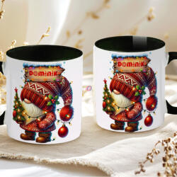 Deconline Crafts Egyedi neves karácsonyi bögre "Piros karácsonyi manó" 330 ml kerámia fekete Full HD (DO129203-BLACK-MUG)