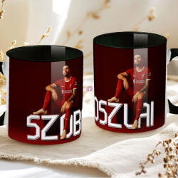 Deconline Crafts Prémium Szoboszlai Bögre személyre szabható, egyedi névvel 330ml Fekete bögre "SZOBO 2025 (DO69359-BLACK-MUG)