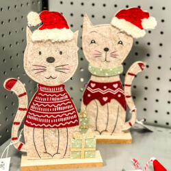 Koopman Karácsonyi cica dekoráció sapkával 27cm karácsonyi dísz (GR9022400)