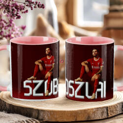Deconline Crafts Prémium Szoboszlai Bögre személyre szabható, egyedi névvel 330ml Rózsaszín bögre "SZOBO 2025 (DO69359-PINK-MUG)